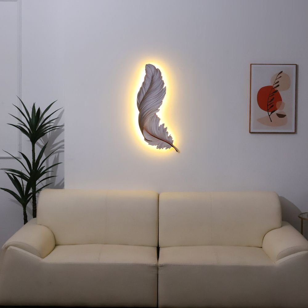 Serenoria Feather-Inspired Wall Light – Remote Controlled, USB Powered