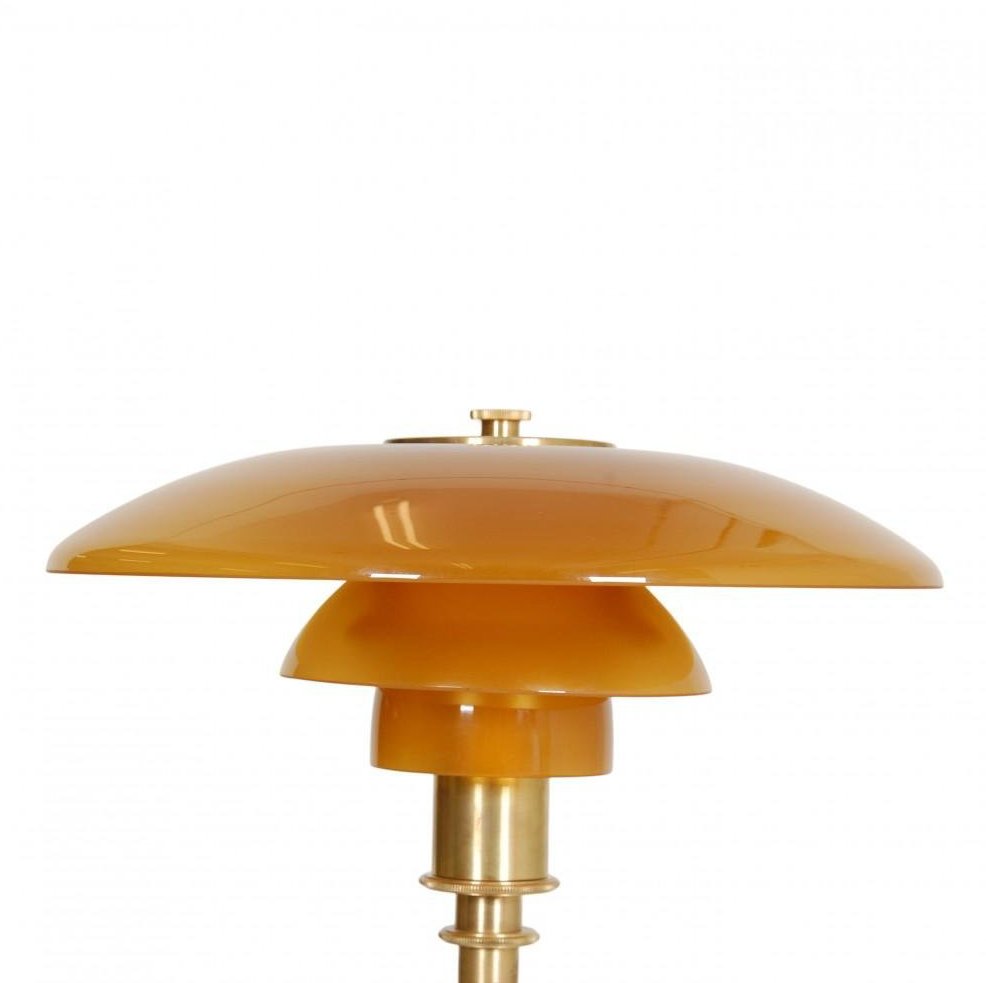 Serenoria Table Elegant Lamp – Classic Design with Glass Shade